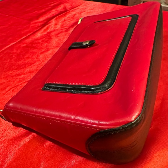 WOW POSHMARK - Authentic Louis Vuitton Red Crossbody FOR Concerts & Festivals - Picture 9 of 16